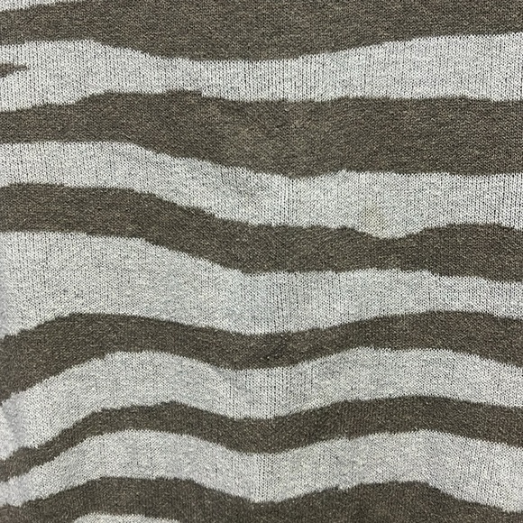 A New Day women’s ivory top with tan animal stripes. Size Large. - Picture 7 of 8